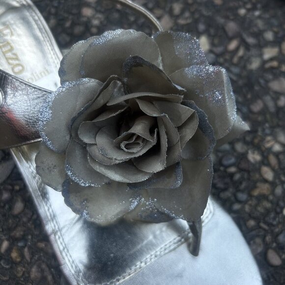 Enzo Angliolini Xemplify Gold Leather Floral Sandals Size 8 - Picture 5 of 7